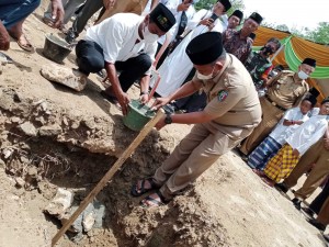 Wabup Pringsewu Letakkan Batu Pertama Pembangunan Ponpes Mulazamah Bilbos