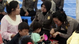 Di Pengungsian Tenis Indoor Kalianda, Polda Lampung Buka Posko Trauma Healing