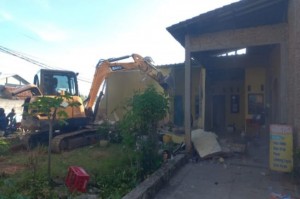 PN Tanjungkarang Eksekusi Bangunan Rumah Permanen di Tanah Orang