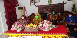 Bupati Tanggamus Dewi Handajani, Ikuti Seminar Kepemimpinan Perempuan.