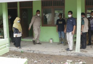 Tinjau Banjir Bandang di Pardasuka, Wabup Pringsewu Serahkan Bantuan