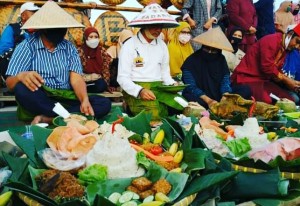 Panen Raya Perdana, Warga Fajaragung Pringsewu Gelar Tradisi Wiwitan