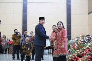 Bupati Pesawaran Terima Penghargaan Tertinggi MKK dari BKKBN Pusat