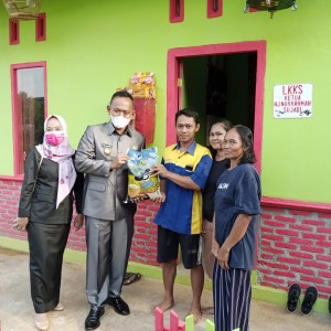 Wabup Pringsewu Kunjungi Warga Penerima Bantuan Bedah Rumah