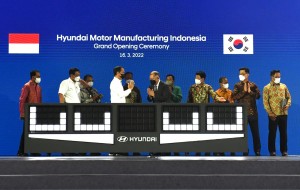 Presiden Resmikan Mobil Listrik Rakitan Indonesia, PLN Siap Mendukung Infrastruktur Pasokan Listrik.