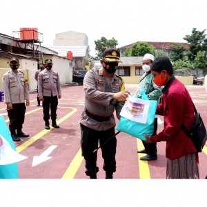 Polres Pringsewu Gelar Pendistribusian Bansos Bagi Warga Terdampak Pandemi Covid-19