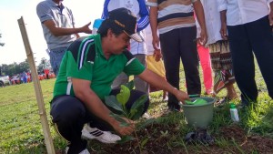 Pemkab Pringsewu dan Masyarakat Gelar Aksi Gotong Royong dan Tanam Pohon