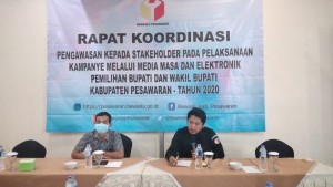 Media Massa Berperan Penting Dalam  Memberikan Pendidikan Politik Kepada Masyarakat.