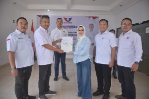 Partai Perindo Serahkan B1 KWK ke Paslon Nanda-Anton