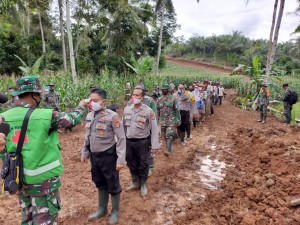 Dandim 0424/Tgm Pimpin Apel Pagi Giat TMMD 108.