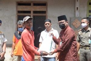 Pemkab Pesawaran Beri Bantuan Korban Puting Beliung