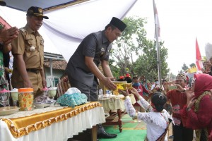 Wabup Lepas Peserta Pawai Karnaval Kecamatan Adiluwih