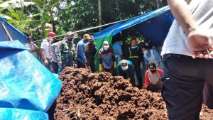 Gelar Autopsi, Tim Forensik Polda Lampung Bongkar Makam Dedi