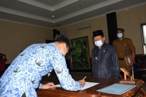 Fauzi Hasan Lantik Dua Pejabat Administrator