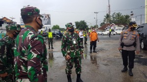 Danrem 043/Gatam Tinjau  Pelaksanaan Operasi Yustisi Prokes Covid-19 di Pesawaran.