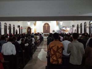 Umat Katholik Stasi Gereja Antonius Ambarawa Rayakan Misa Natal