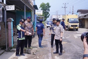 Tim Pembangunan Pemprov Lampung Tinjau Jalan Di Kabupaten Pringsewu
