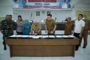 Penandatangan Deklarasi Komitmen Penyelenggaraan Kabupaten Ramah Perempuan dan Layak Anak