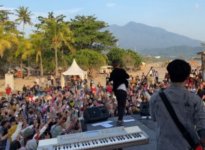 Ratusan Penggemar Padati Konser Kangen Band di Sanggar Beach Kalianda