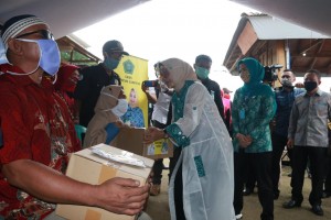 TP.PKK Lampung Bagikan 263 Paket Sembako di Pesawaran