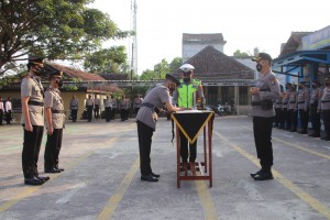 Jabatan Kasatres Narkoba Polres Pringsewu Diserah-terimakan.