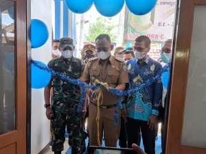 Wabup Fauzi Potong Pita Peresmian Gedung PWI Pringsewu