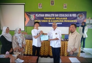 PWI Pringsewu Gelar Pelatihan Jurnalistik Di SMA Negeri 1 Pringsewu