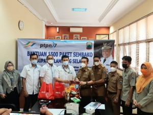 PTPN VII Serahkan Bantuan Paket Sembako ke Pemkab Lamsel