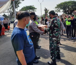 Touring Pembagian Sembako TNI - POLRI Dalam Rangka Hari Bhayangkara ke-74.