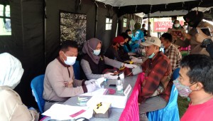 Polda Lampung Vaksinansi Masyarakat Pulau Pahawang
