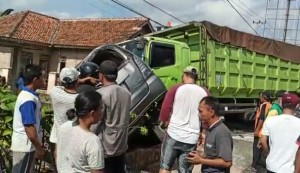 Kecelakaan Beruntun Di Jalinbar Gisting Tanggamus.