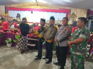 Peringati 1 Muharam dan Bersih Desa, Pekon Margadadi Pringsewu Gelar Wayang Kulit