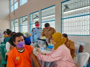 WBP Lapas Kotaagung Jalani Vaksinasi Tahap Dua