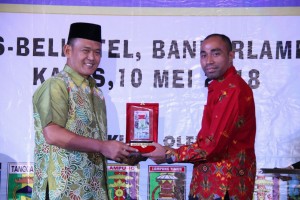 Wabup Pringsewu Terima Penghargaan Momentum Award 2018