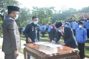 Bupati Tubabar Lantik Pejabat Dan Ambil Sumpah Janji PNS.