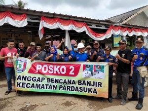 Karang Taruna Pringsewu Dirikan Posko Peduli Banjir Di Pardasuka.