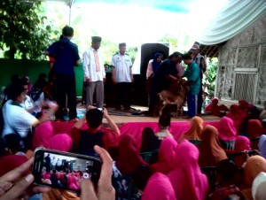 Baznas Pringsewu Salurkan Zakat