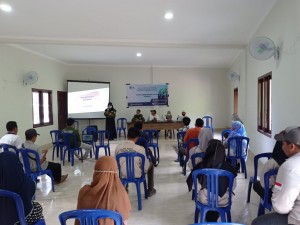 Mahasiswa KKN Tematik Unram Mengadakan Kegiatan Sosialisasi Pengolahan Sampah di Desa Gelangsar.