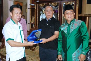 Wagub Lampung  Dapat  Penghargaan dari Yayasan Peduli Generasi Lampung