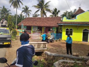 Pemerintah Pekon Pandansari Selatan Penyemprotan Disinfektan Cegah Covid-19.