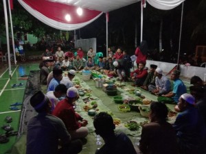 Malam Pergantian Tahun, Warga Dusun 7 Sukaraja Gelar Makan Bersama