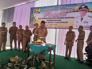 Pj. Bupati Pringsewu Resmikan Infrastruktur DAK Bidang Sanitasi 2022