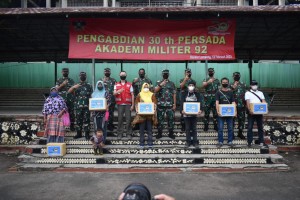 Danrem 043/Gatam Hadiri Kegiatan Bhakti Sosial, Di Lapangan Enggal Bandar Lampung.