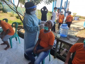 409 Warga Binaan Lapas Kota Agung Lakukan Swab Antigen.