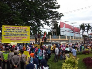 Belum Bayar Dana Bagi Hasil, Pemprov Didemo Warga