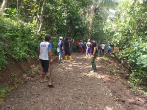 Dukung Ekonomi Warga, Satgas TMMD Buka Jalur Jalan Perkebunan