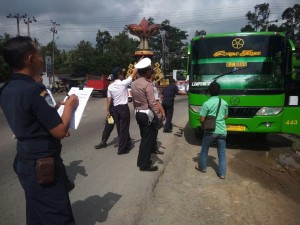 Satlantas dan Dishub Pesawaran Periksa Angkutan Lebaran