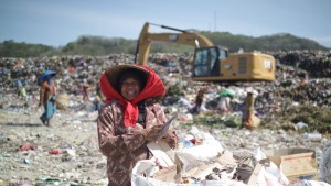 PLN Berhasil Bina Masyarakat Olah Sampah Jadi Energi Alternatif.