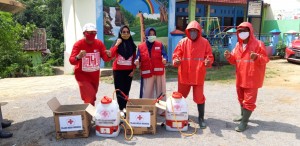 Jelang New Normal, PMI Pringsewu Tetap Lakukan Penyemprotan Disinfektan.