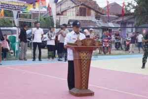 Wabup Zulqoini Tutup Turnamen Volly Bupati Cup Kabupaten Pesibar 2023